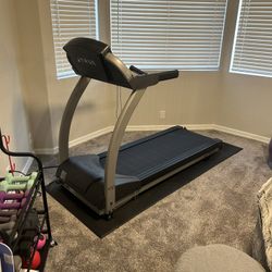 Treadmill True M50 with Support Mat