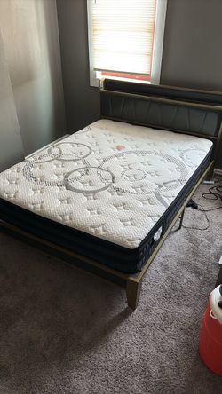 Queen mattress & bedframe