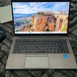 HP Zbook Firefly G8 14”