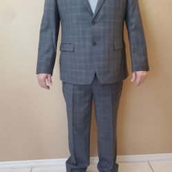 46R Tommy Hilfiger 100% wool suit