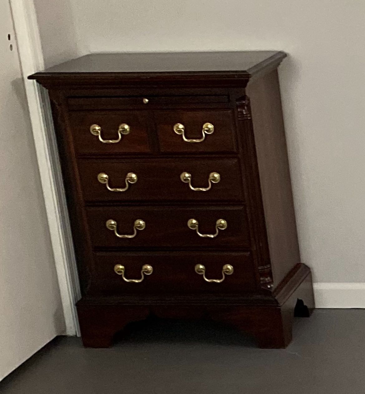Wood Dresser (2x)