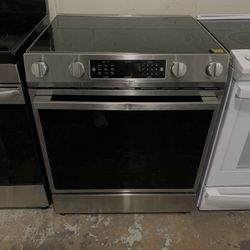 Hisense  Slide In Glass Top Stove 