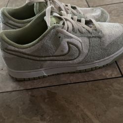 Sb Fleece Honeydew Dunks ( Size 9.5)