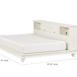 Like NEW! Pottery Barn Teen Queen Bedroom Set 