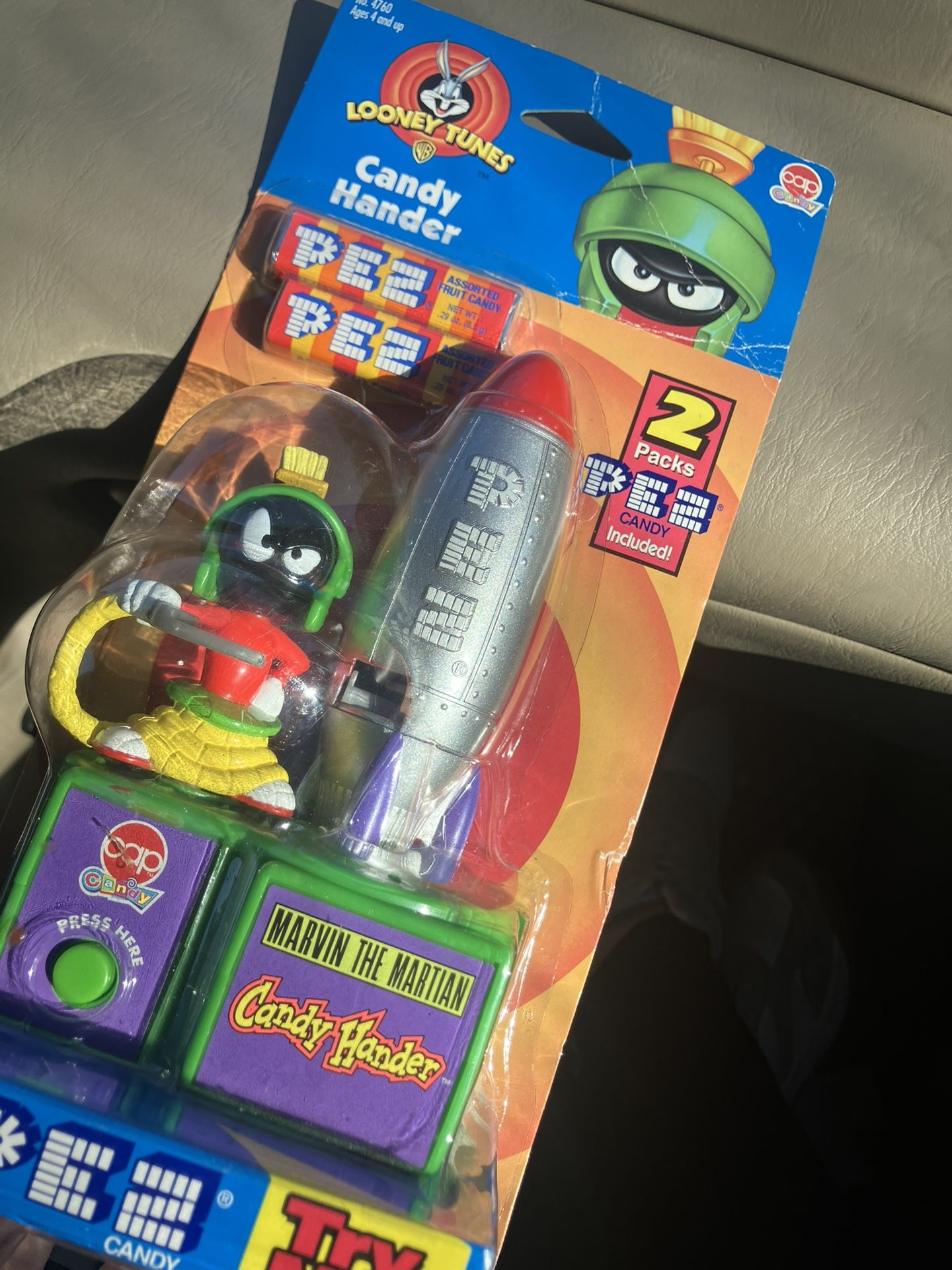 Looney Tunes Candy Hander