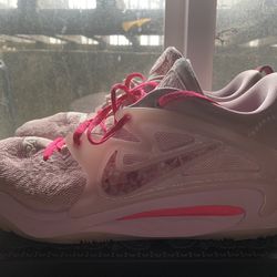 NIKE/KD 15 Aunt Pearl/Size 13
