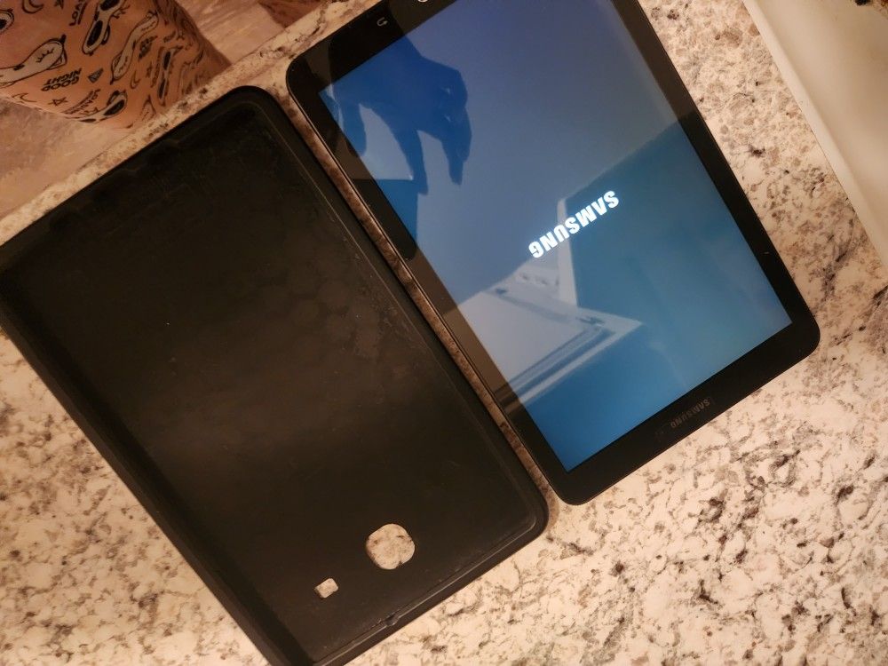 Samsung Galaxy Tab E 9.6 16GB
Model SM-T560NU