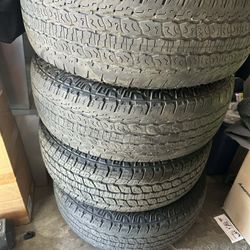 Llantas Eran De Un Toyota Tundra 2016