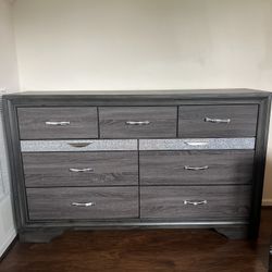 Greg Night Stands. 300$