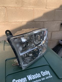 2014 Dodge Ram 2500 Left Headlight