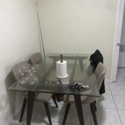 DINNER TABLE WITH CHAIRS 