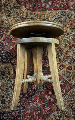 Vintage stool, classic oak