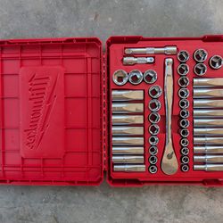 Milwaukee 1/2 in. Drive SAE/Metric Ratchet and Socket Mechanics Tool Set (47-Piece)