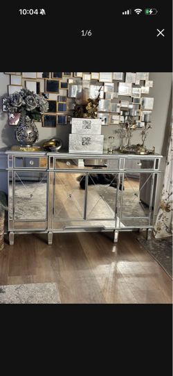Mirrored sideboard/ cabinet