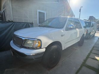 Ford Expedition XLT Full-Size SUV