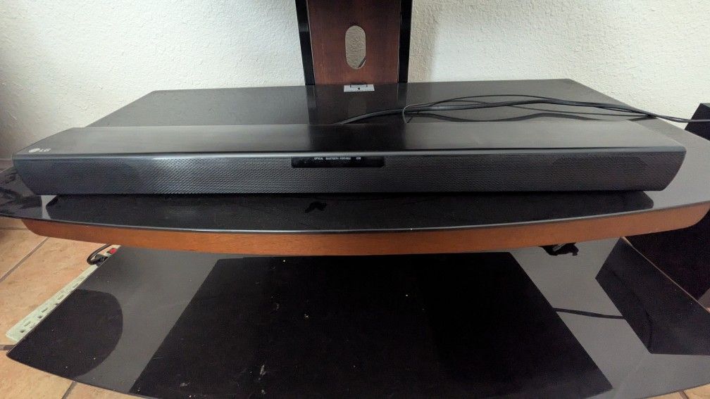 LG Sound Bar With Bluetooth Sub