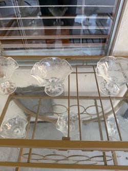 For sale the smoll bar and 6 glasés obo $50 is everything