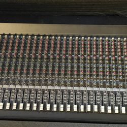 Mackie SR 32.4 32.4.2 32 Channel Mixer With Case