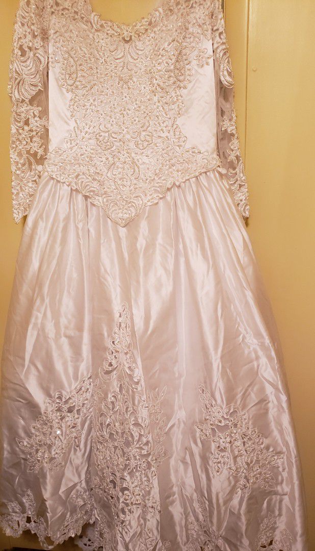 Wedding Dress With Trane