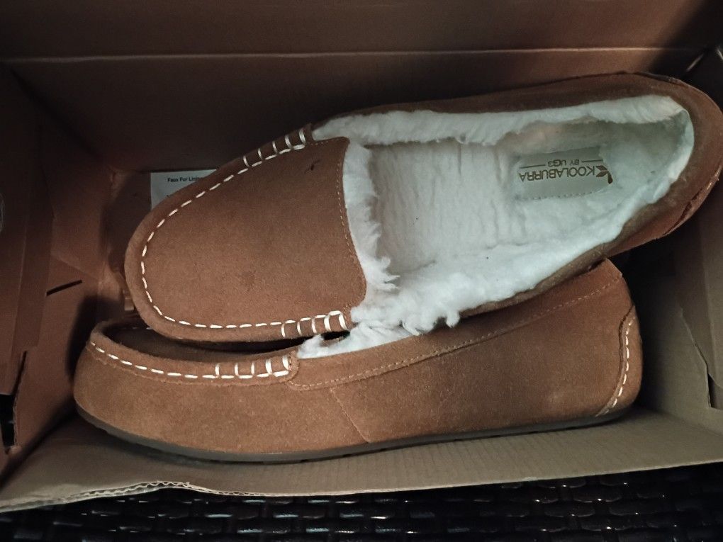 Women's Slippers Size 10