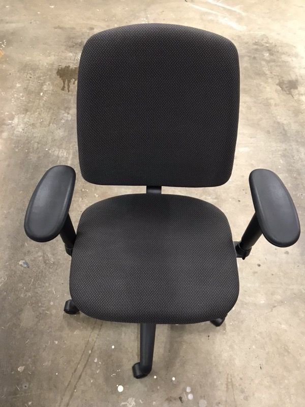 Bailey office chair by Izzy Design
