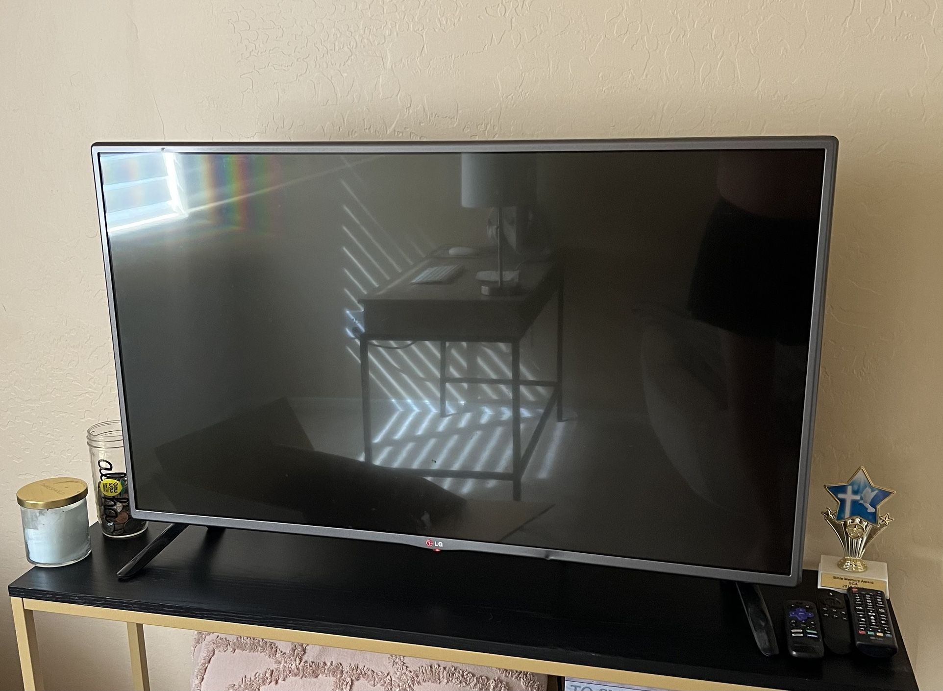 LG Flat Screen TV-42”