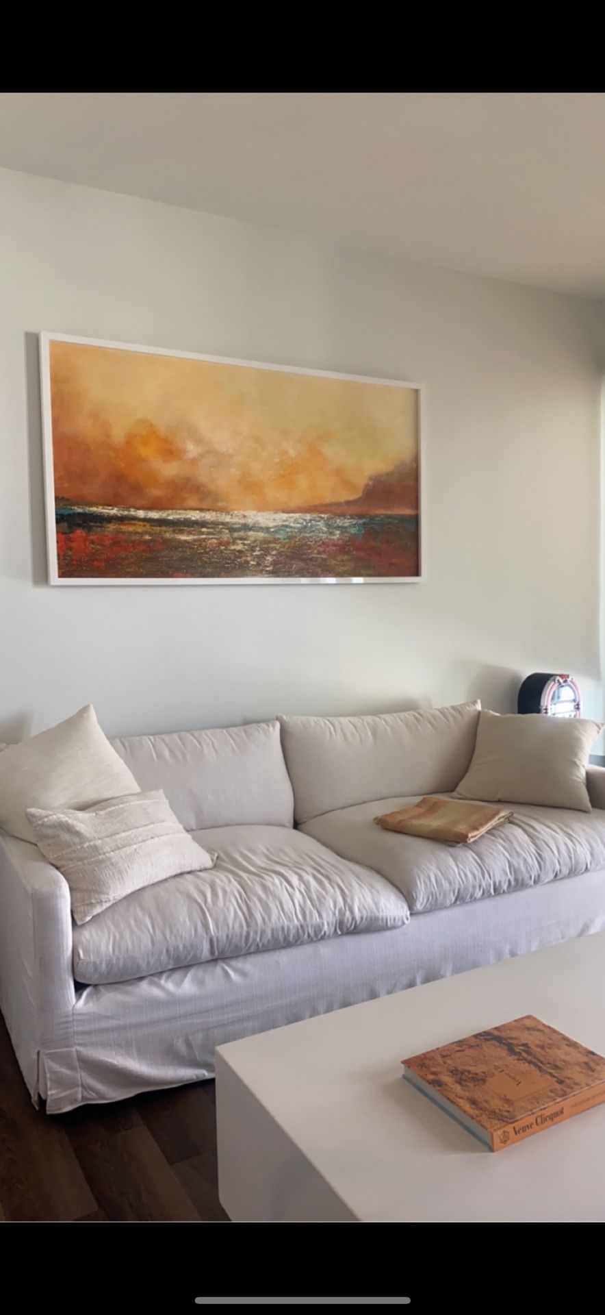 White Cloud Couch Comes With The Pillows