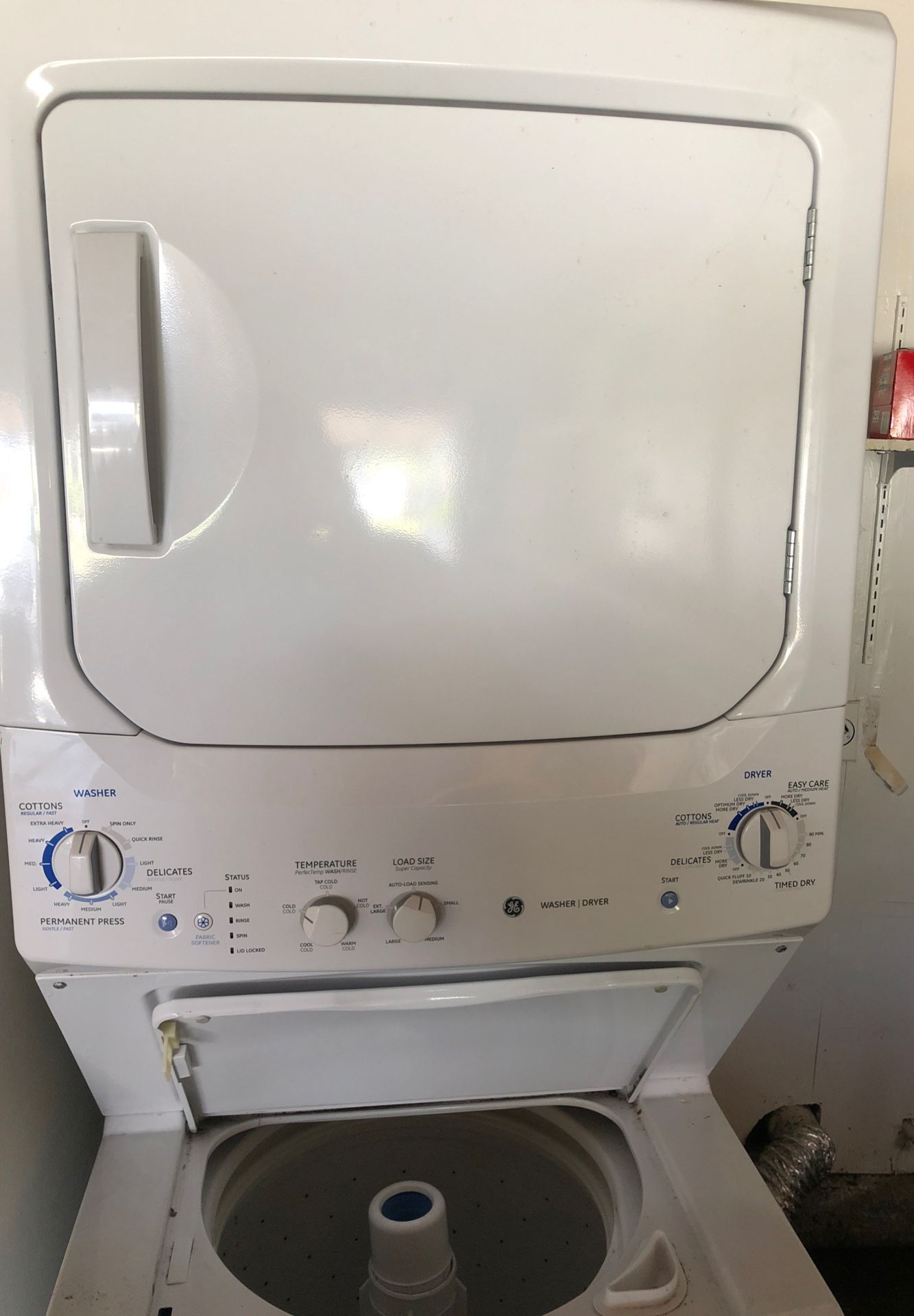 GE STACKABLE WASHER AND DRYER 220v )