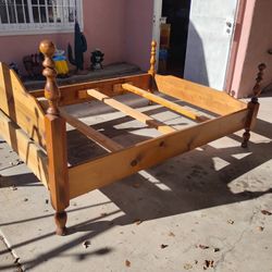 Bed Frame Queen Size 