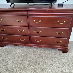 Dressers and 2 night stands set