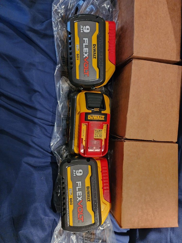 Dewalt Tools In Oxnard Ca 93033 All New Baterie Flex 9.0 New In Box $140 Each