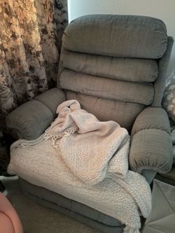 Free rocking recliner chair