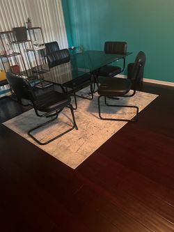 Glass dinning table
