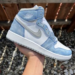 Jordan 1 High Hyper Royal (Size 5.5Y)