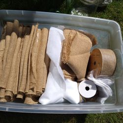 Burlap Table Runners And White Chiffon Fabric For Wedding Or Party