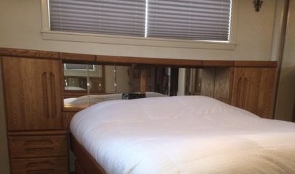 headboard/Queen with storage