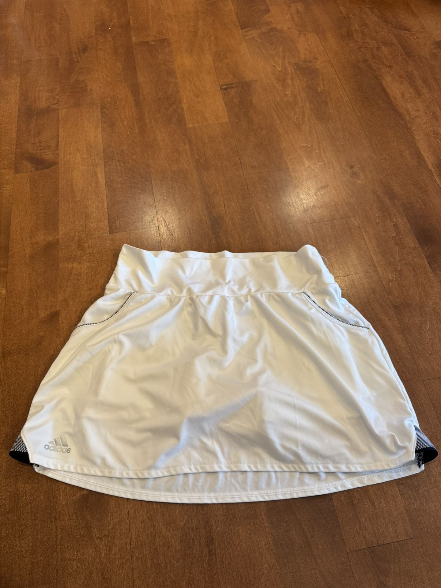 Women’s Adidas tennis skirt shipping available