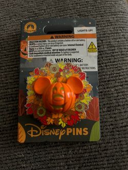 Disney Pins Mickey Pumpkin Light-Up Pin