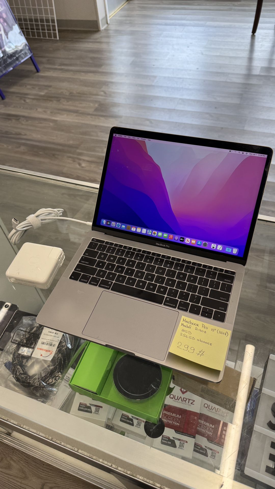 Macbook Pro 13” 2017 / 8Gb / 256GB