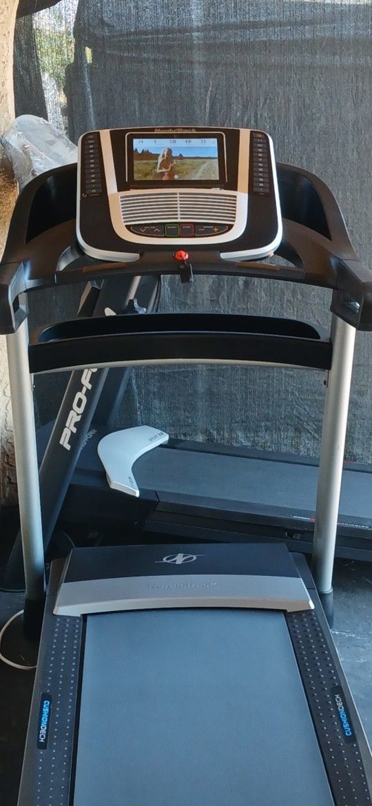 NordicTrack S45i Smart Treadmill With 10 " Pivot HD Touchscreen