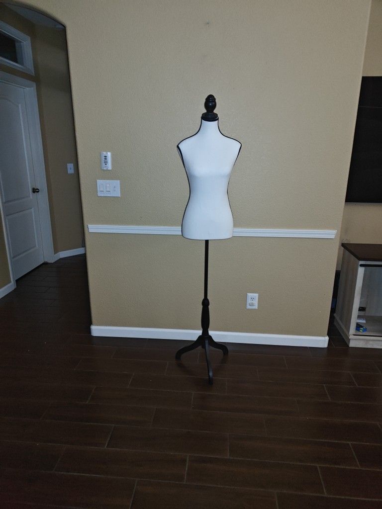 Standing Torso Maniquin 
