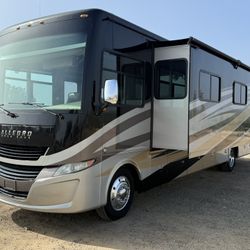 17 TIFFIN 36’ Motorhome - Clean luxury 