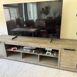 92” TV Stand (Excellent condition)