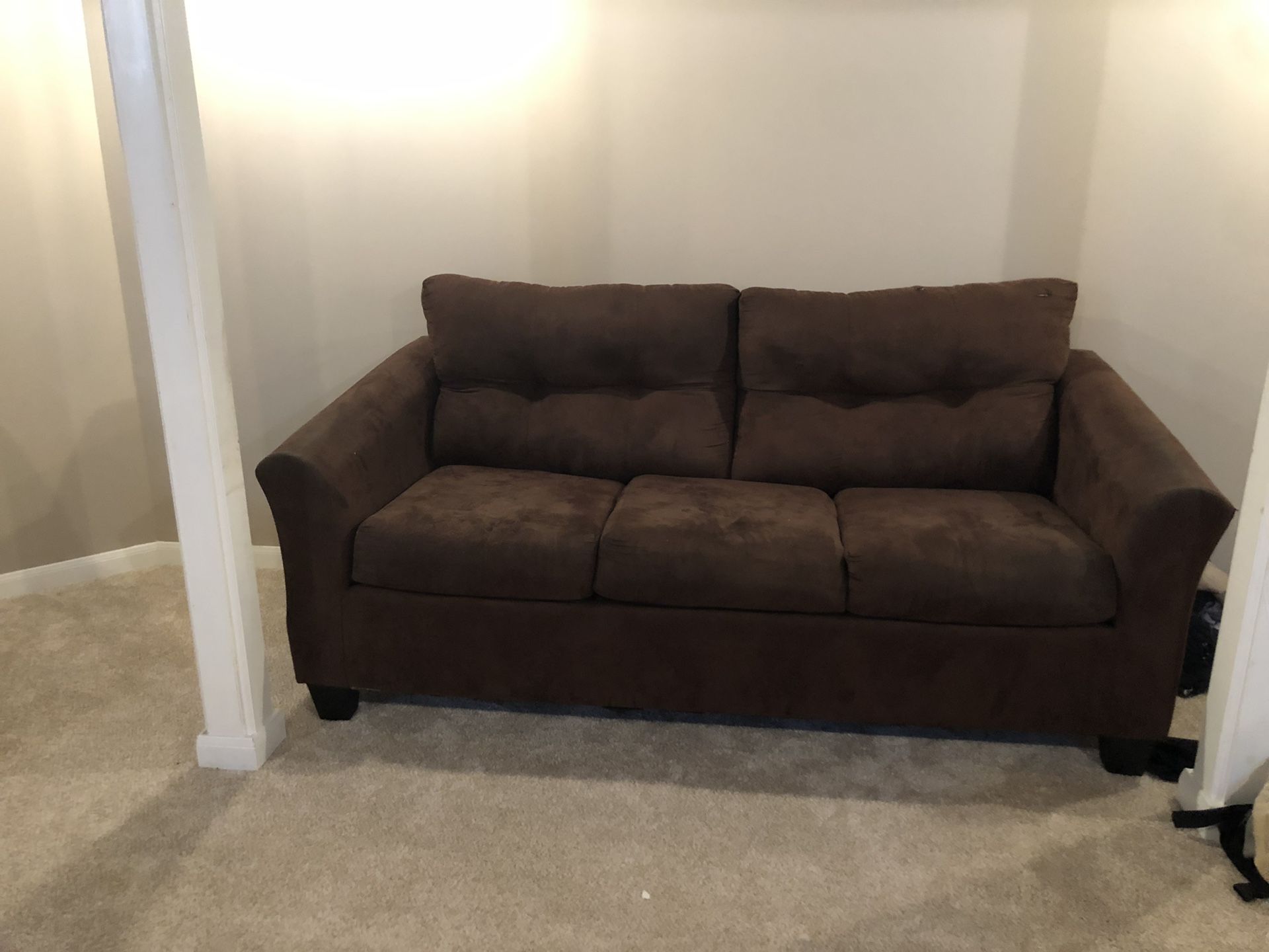 Brown couch good condition pet free !!!