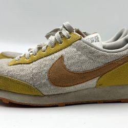 Nike Women's Size 7 Shoes Daybreak SE Sun Club DM7605-101 Sail Hot Curry Gold