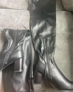 Woman high knee boots