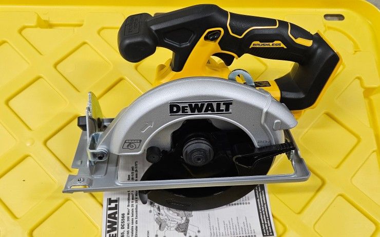 New Dewalt
20V MAX Cordless 6.5 in. Circular Saw (Tool Only)