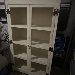 Elegant Wood Hutch Cabinet – Great Storage & Display!