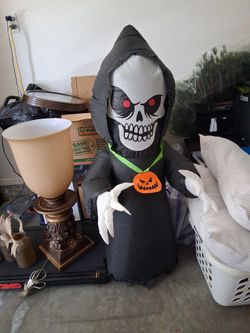 Halloween pop up decor