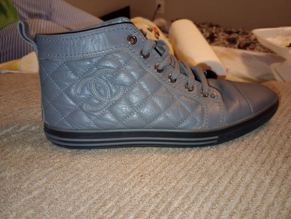 Chanel CHANEL Interlocking CC Logo Leather Chunky Sneakers /  CALFSKIN/VELVET QUILTED HIGH TOP SNEAKERS SIZE 38 (8) for Sale in San  Antonio, TX - OfferUp